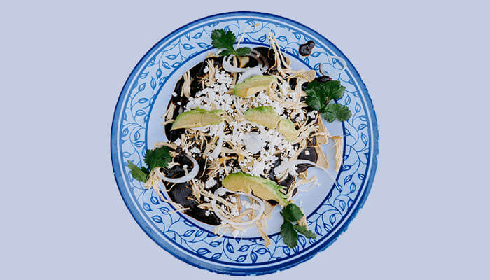 Chilaquiles de mole poblano
